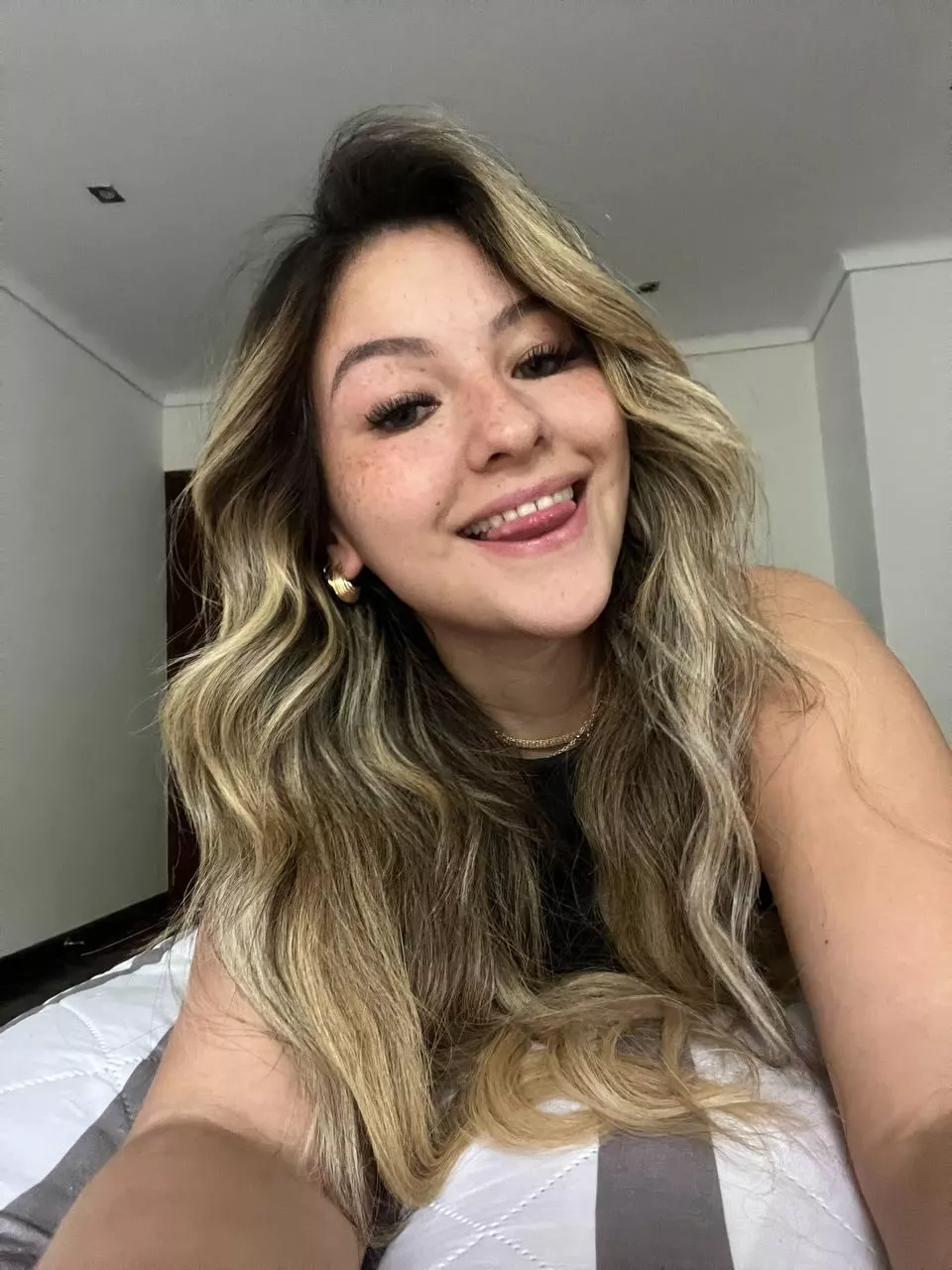 It’s recommended to wear a bra with this top but who cares?
 posted by gorgeous_isabella