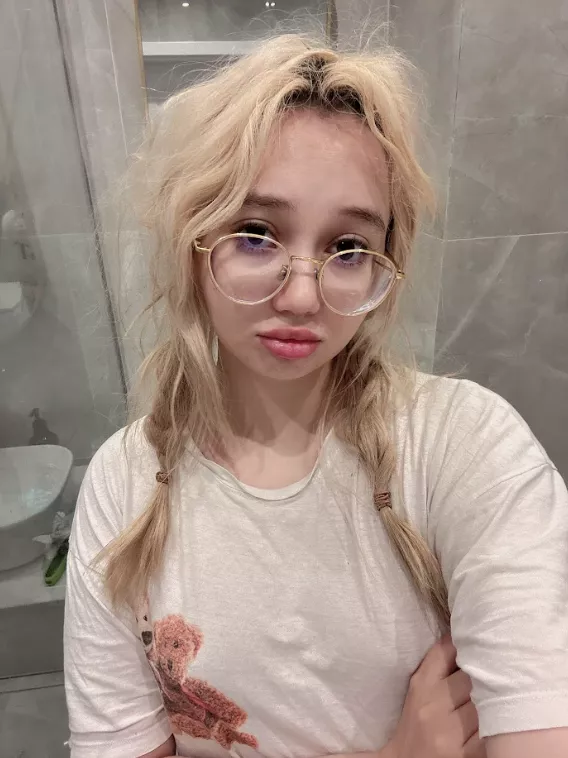 messy hair ft. my favorite glasses posted by mayobeby