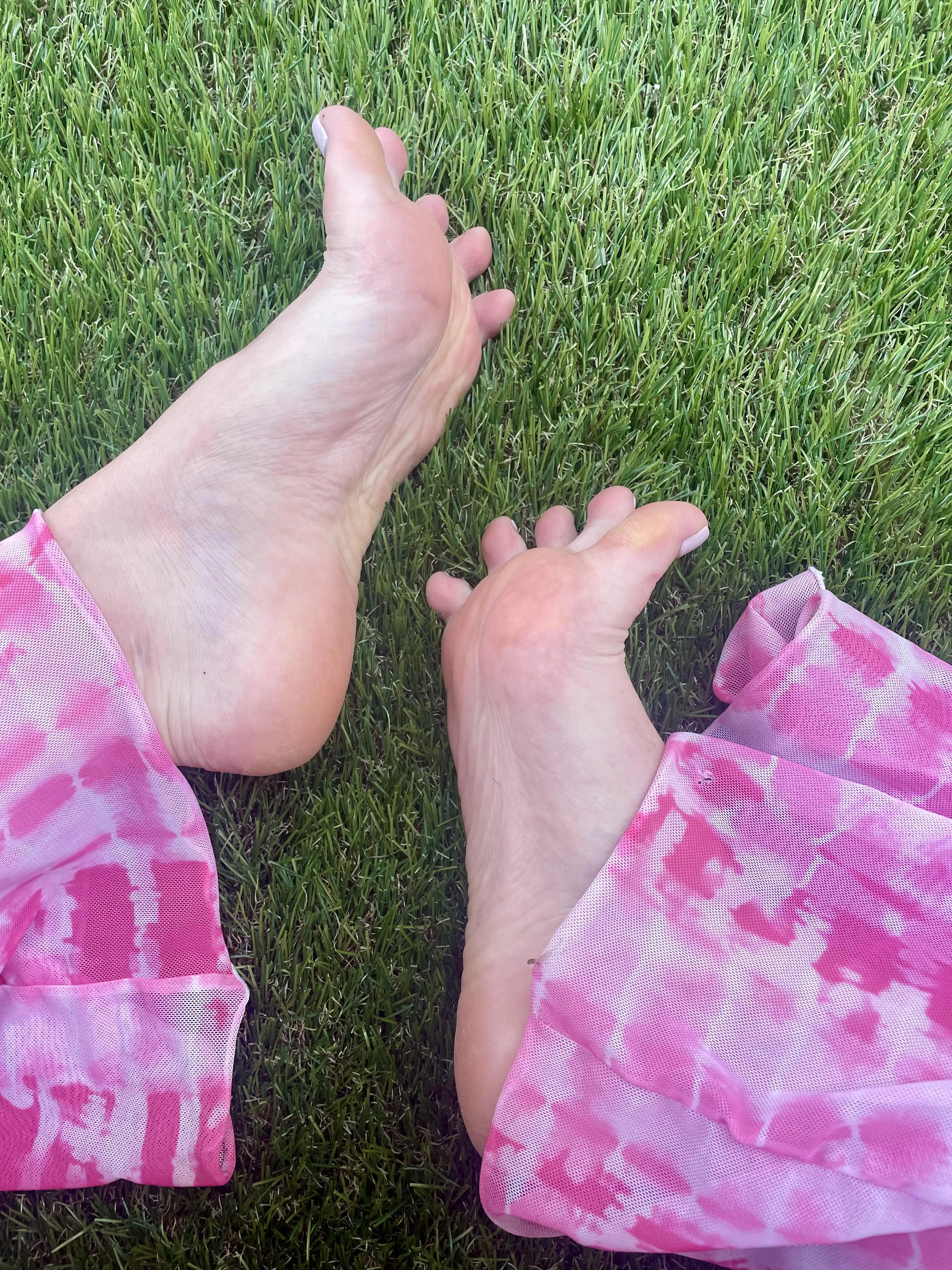 toes in the turf  posted by synersonly
