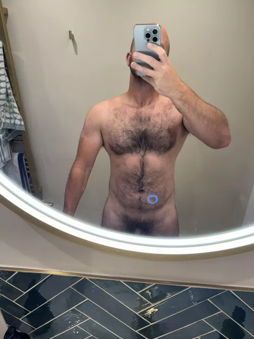 (40) m uk. Looking for an F to jump in the shower with me. DMs are open by MuftMann