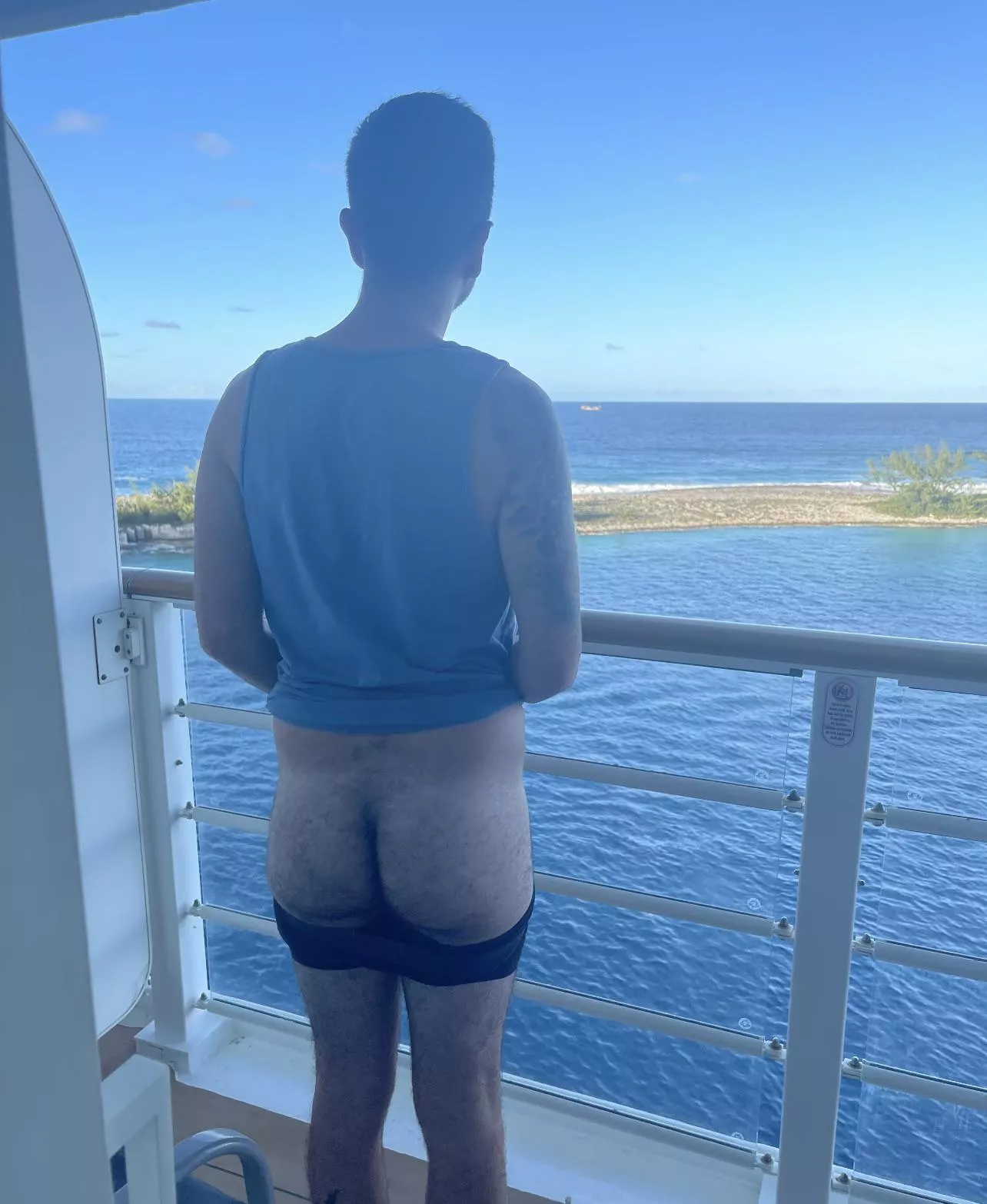 Always gotta show off when you have a balcony.  posted by Anontallgay
