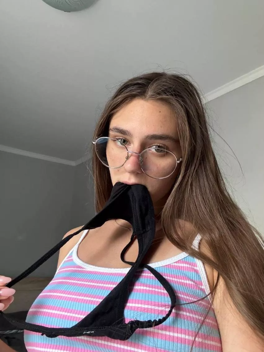 Do you like obedient bitches with panties in their mouths?[F] posted by LoveSpellGaze