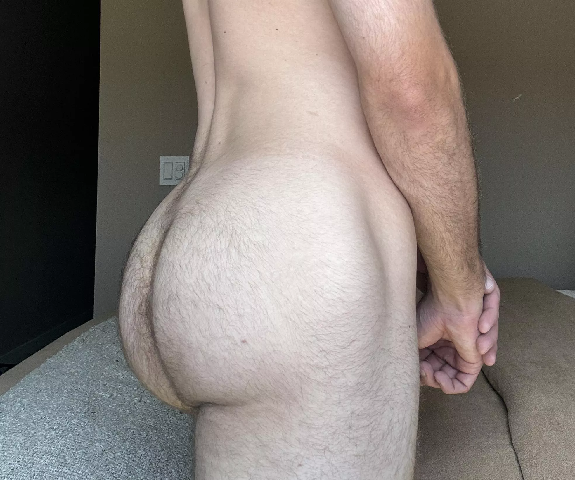 Do you think I have a cute butt? 🥺 posted by rut_mutt