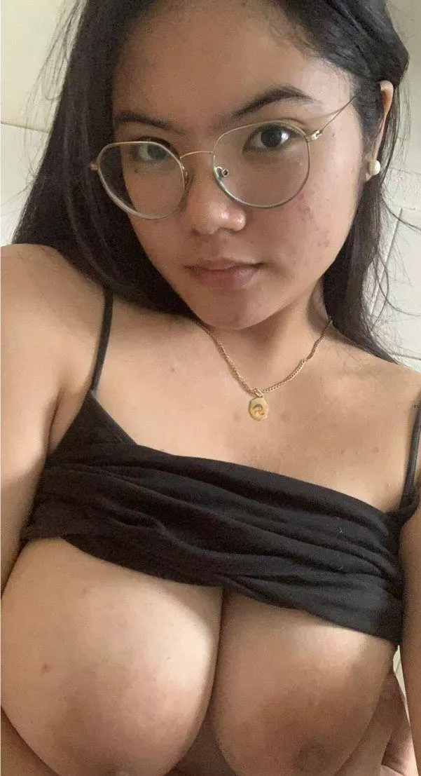 Drop a ❤️ for free nudes and I’ll send you some, try me posted by icybabyjustice