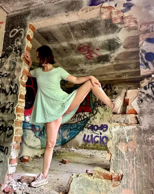 Finger, tongue or dick to pleasure me…(swiss milf) by Lovers8886