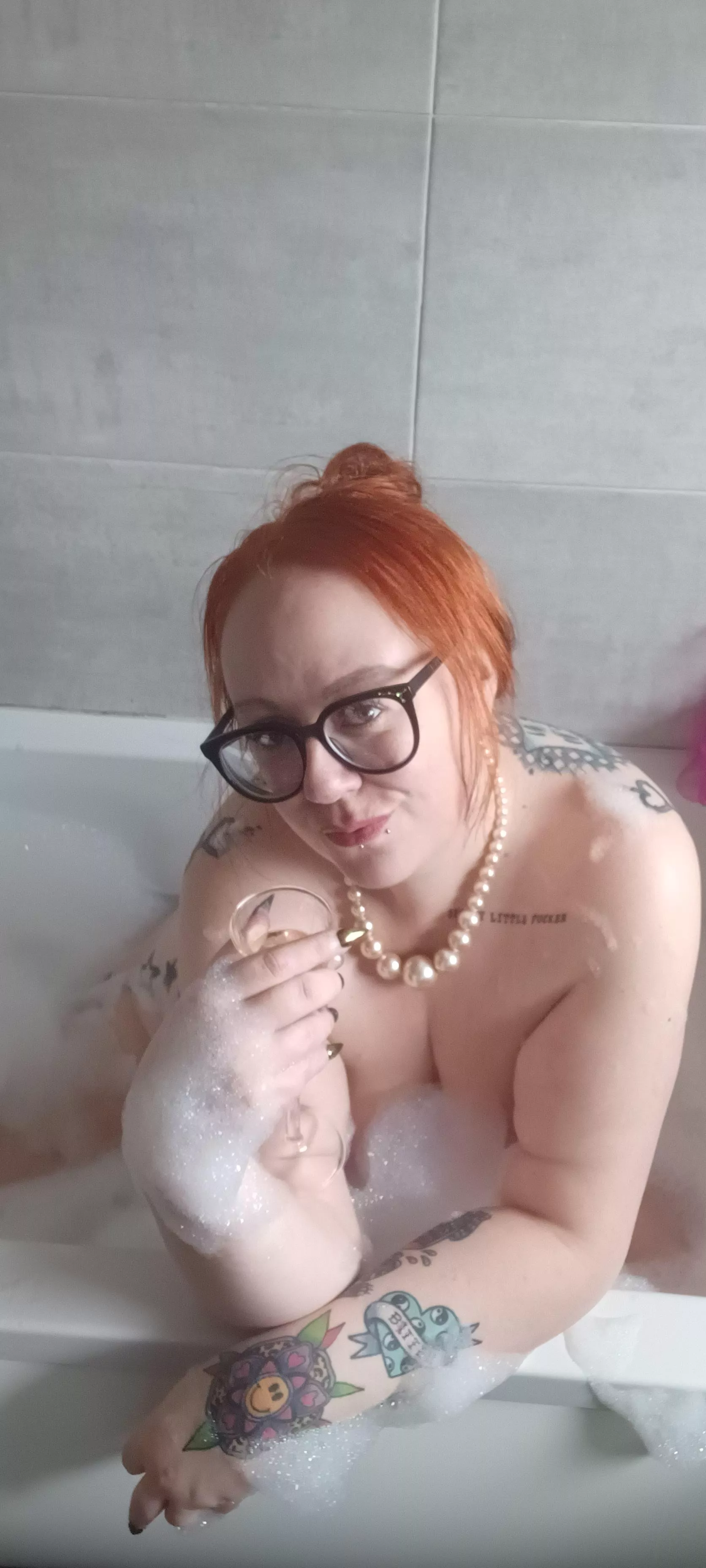 Hot, wet, naked & red all over posted by Feliciadeliciabbw