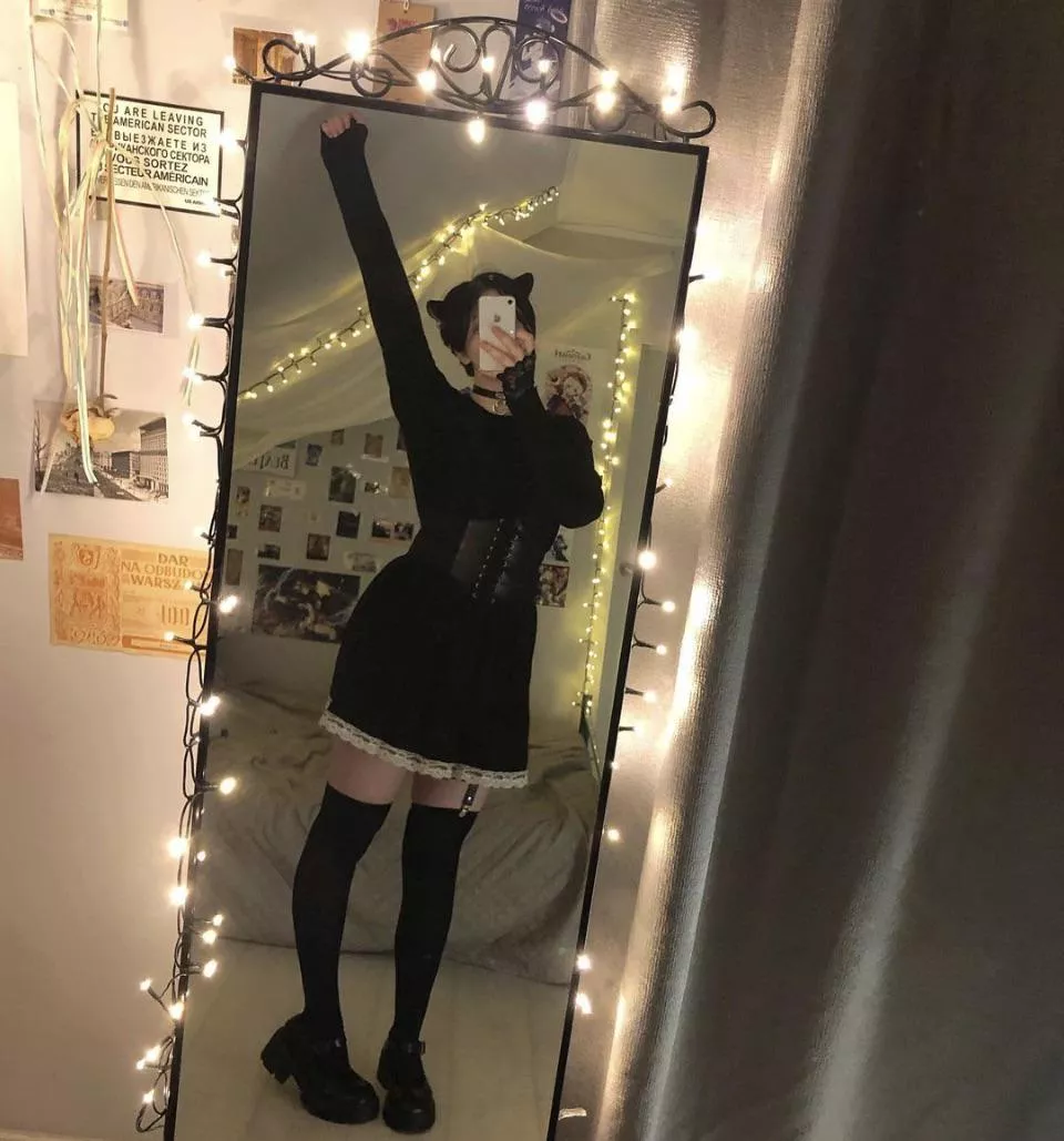 I love this corset looks so great 💖 posted by UpperWar6606