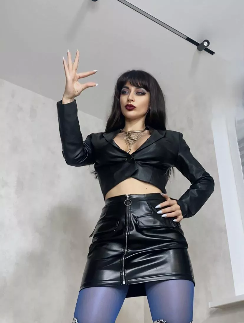 I wonder if this is a good outfit for a first date posted by 2hott2btrue