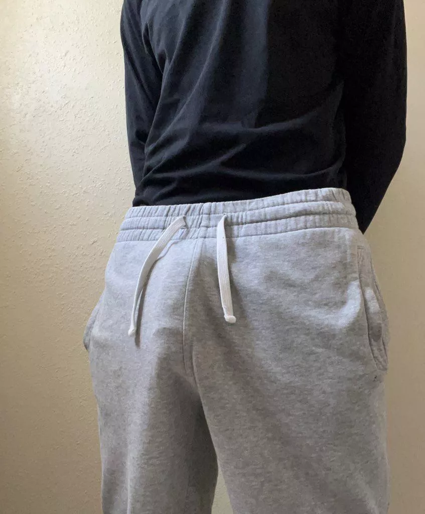 Pressed against the sweats  posted by Jakzum