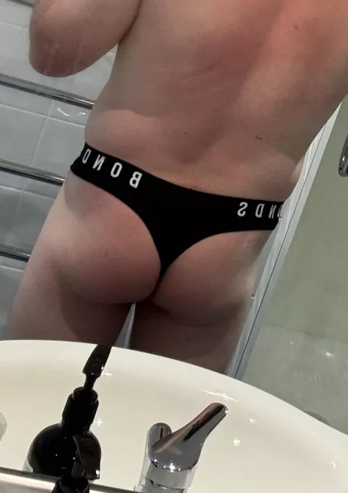 Trying somthing new out  by Briefcomme