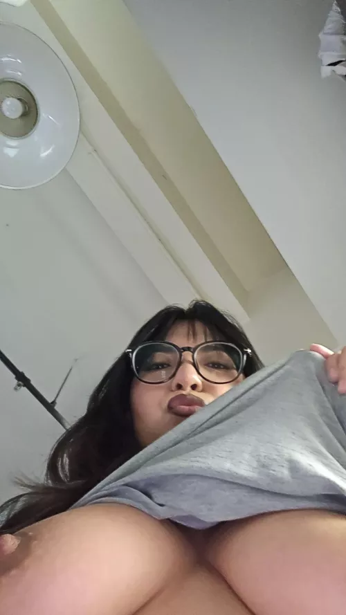 Bangs and titts [f] by evelyynhere