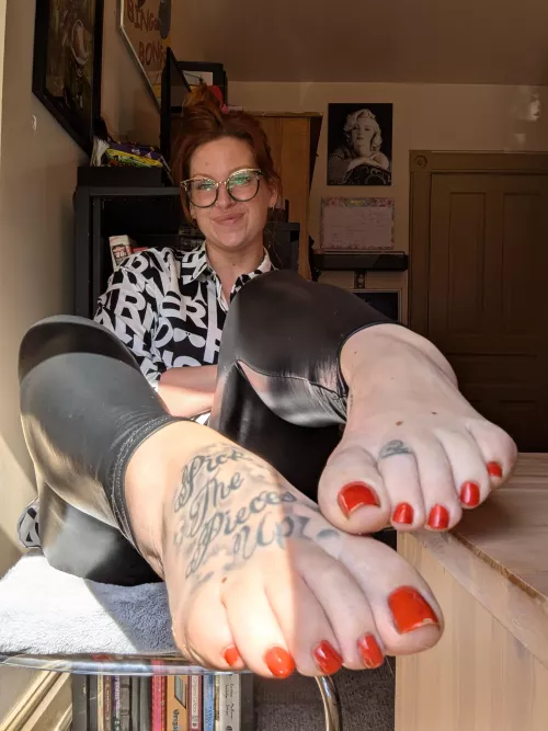 Calling A Red Alert 🔥❤️ by BeeBinisky