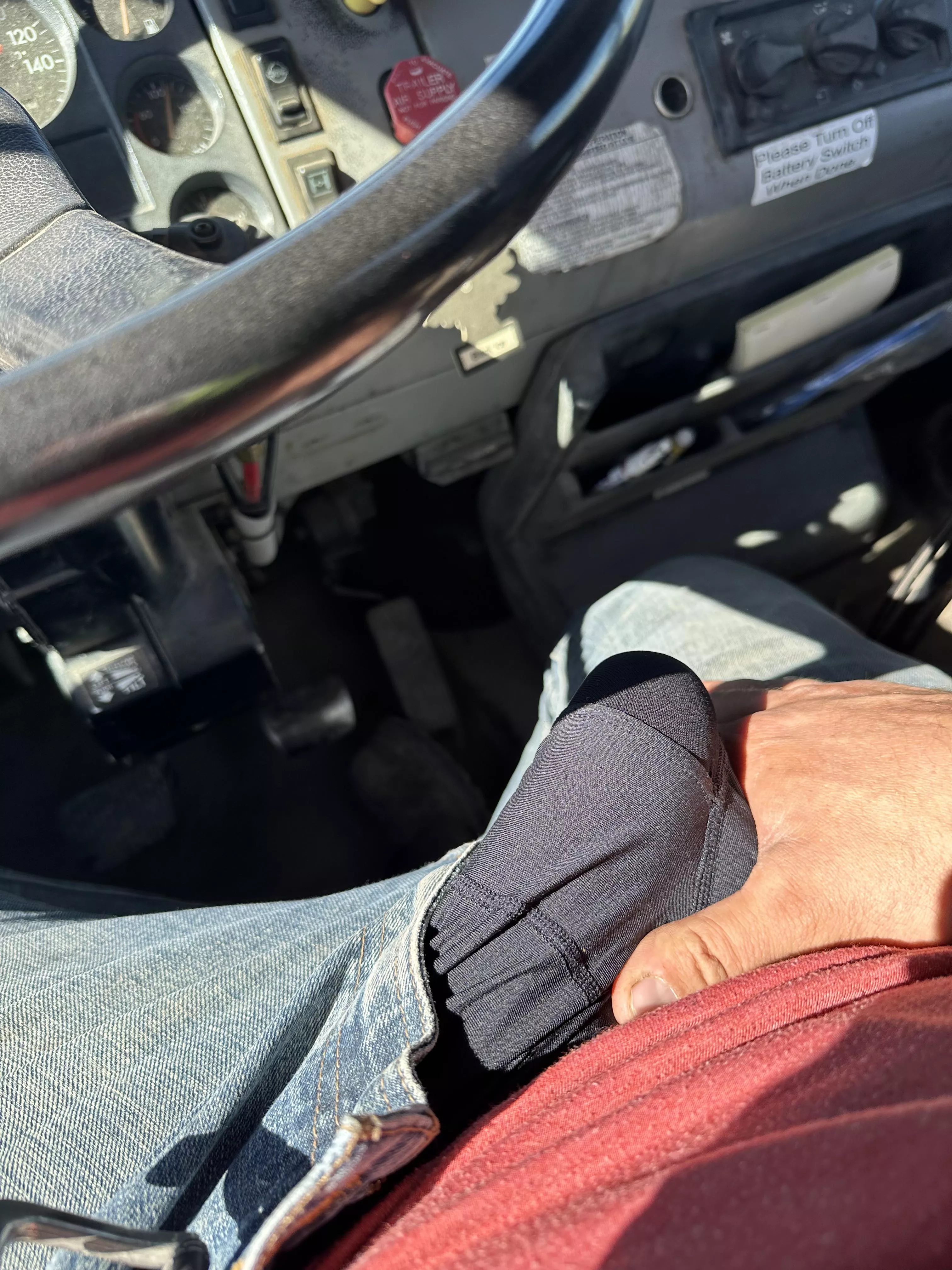 Can’t focus with the hot girl on site. Too bad she has no idea  posted by canadian313