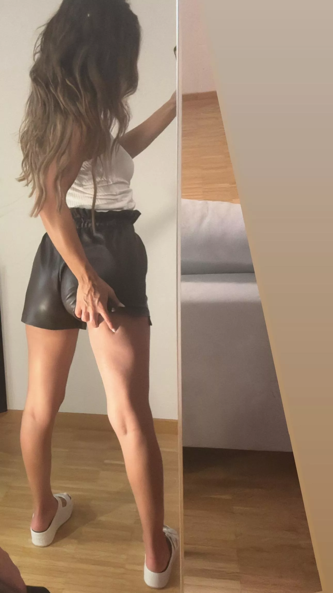 i love feeling that leather when pinching posted by beauty-girl-queen
