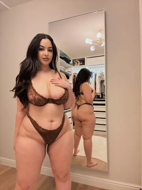 My curves are ready for all your dirty thoughts. by MoroccanZina