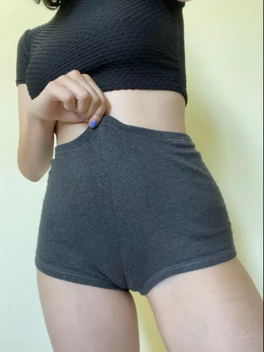 My lips engulf the shorts posted by nikkinami_