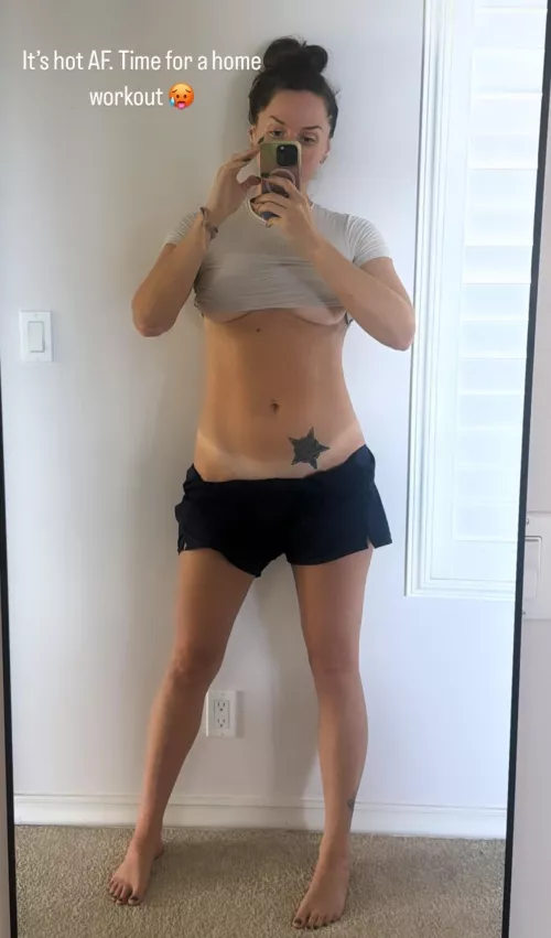 She’s so damn hot  by shadowghost_31