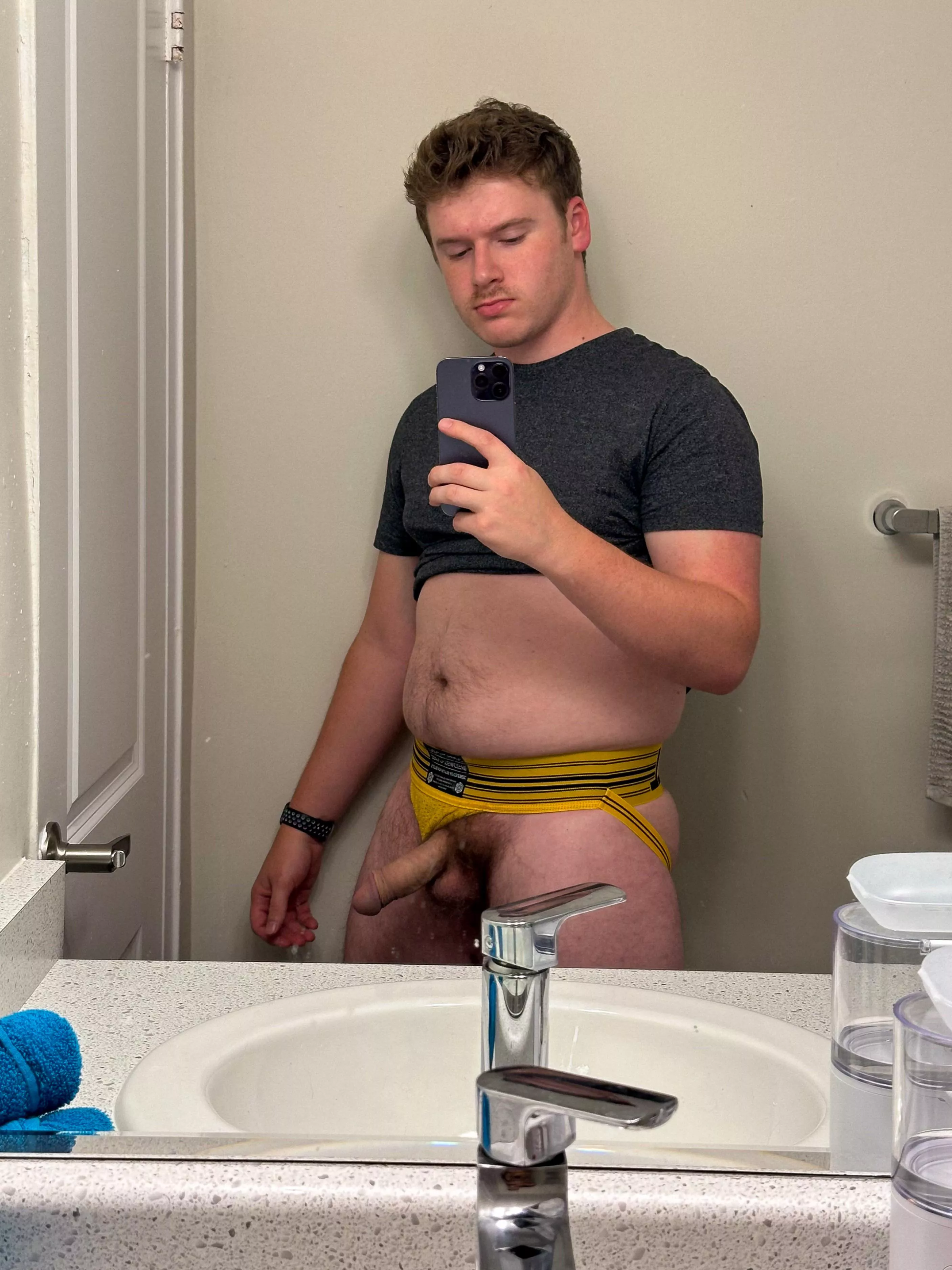 Very happy with my body, I like having hair and a lil bit of belly and ass 🤭 [26] posted by thewinterson