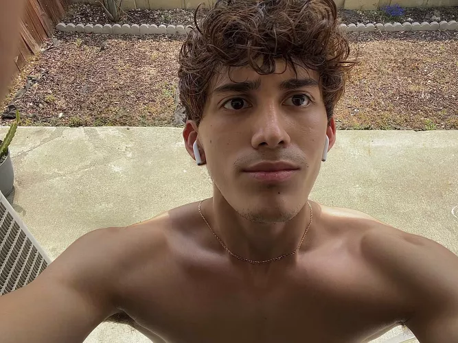 Do people still post selfies on ig? I may wanna post this but I feel like it’s all candid pics now, I need some feedback from the gays! lol  by Ok_Bear5343