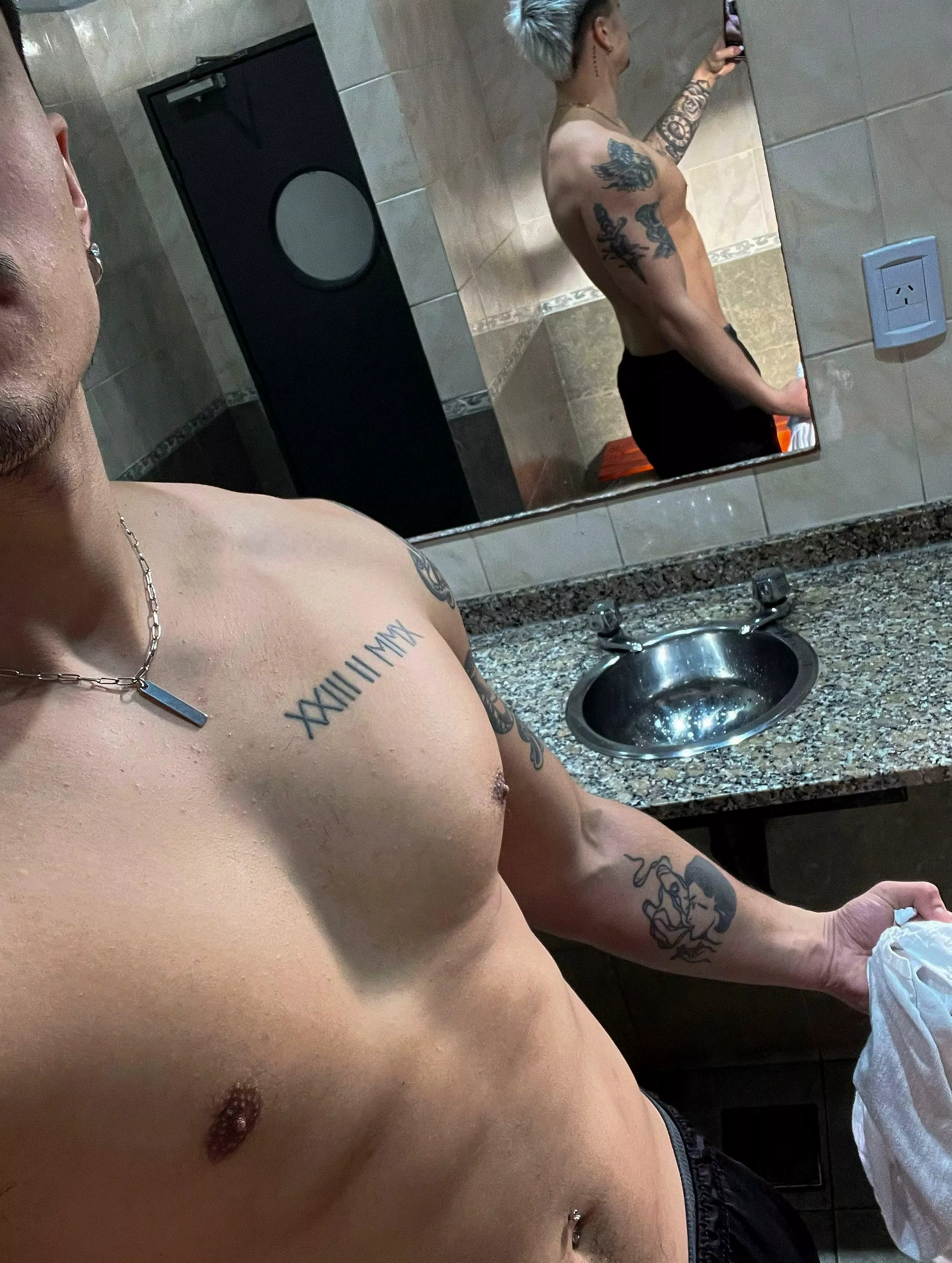 get lost in my abs posted by ZaynReedx