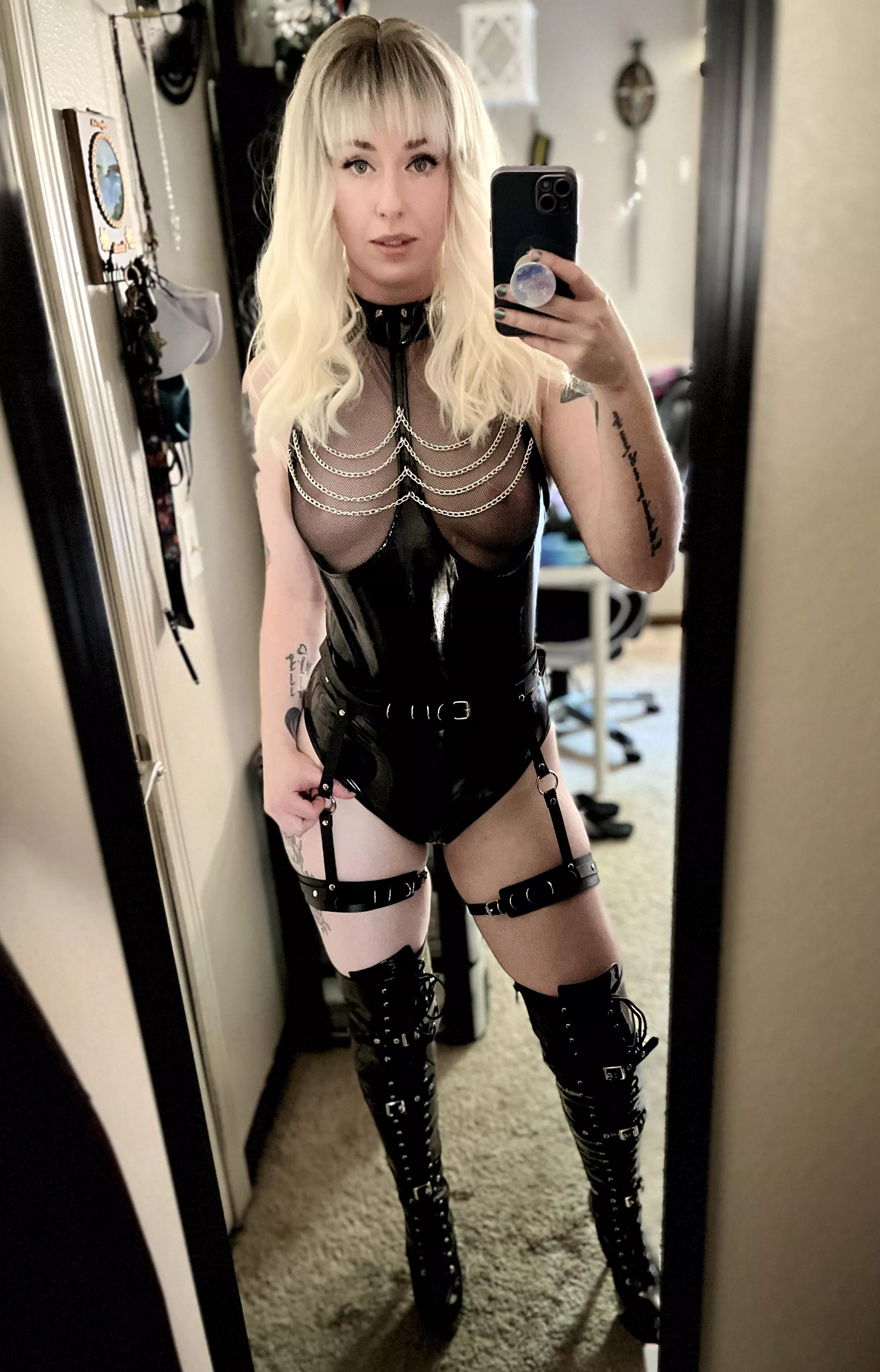 Good morning do you like the view? posted by spicyelf123