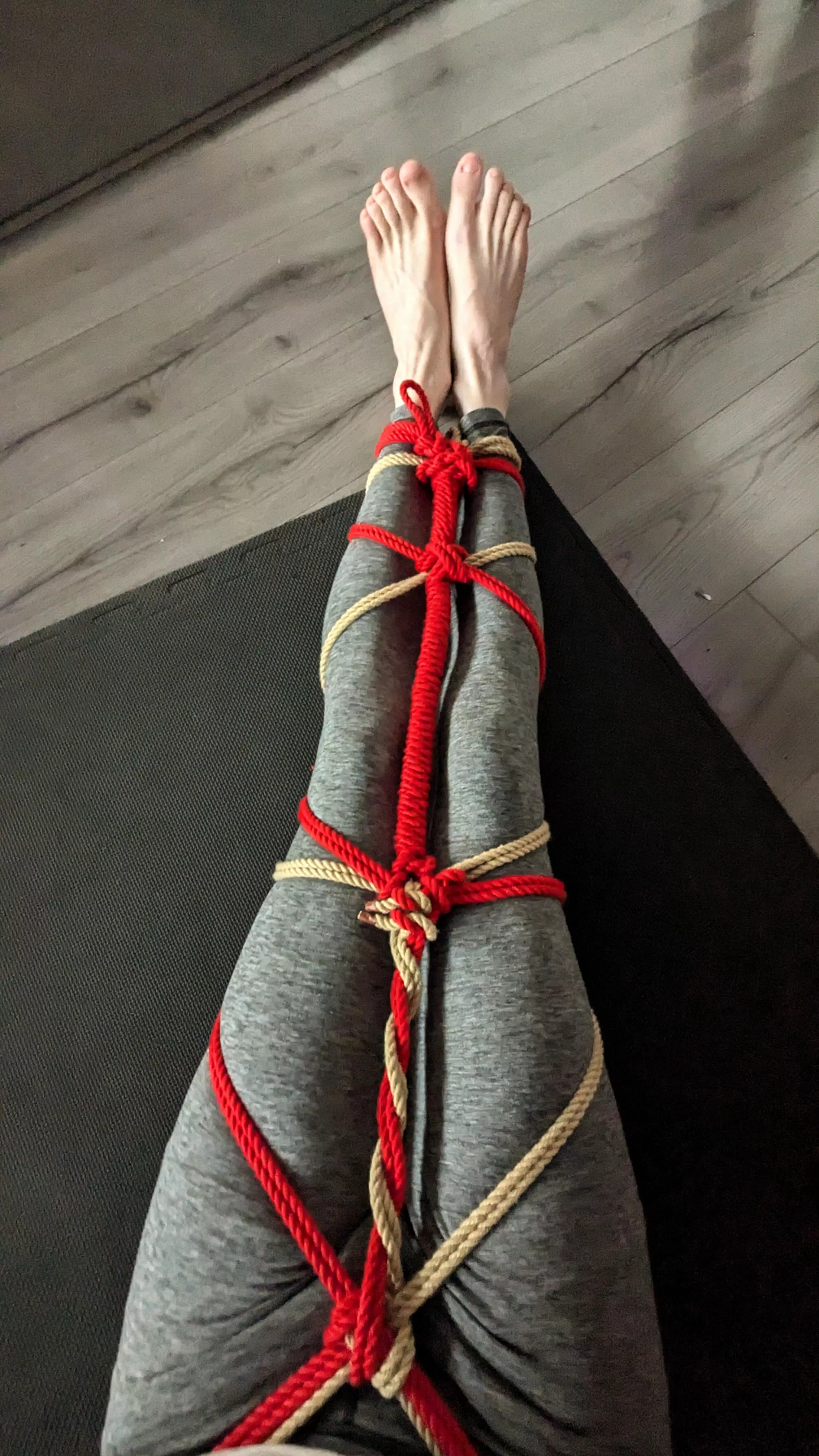 Having fun with some alternating colours with this self leg tie posted by PeekleMeekle