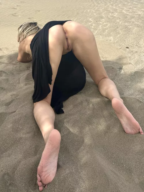 I have a firm belief that feet make all butt photos prettier by Bluehut6