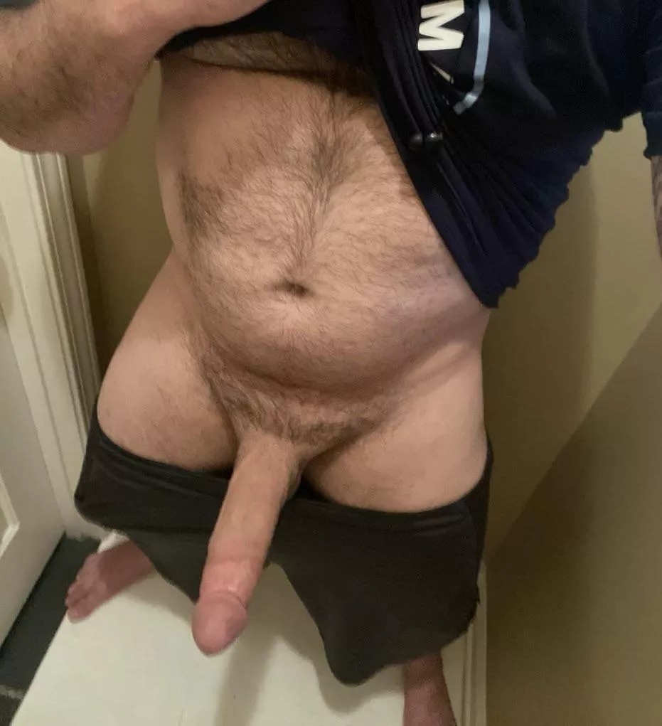 Just chillin before kickoff  posted by Dad_bod_bull901