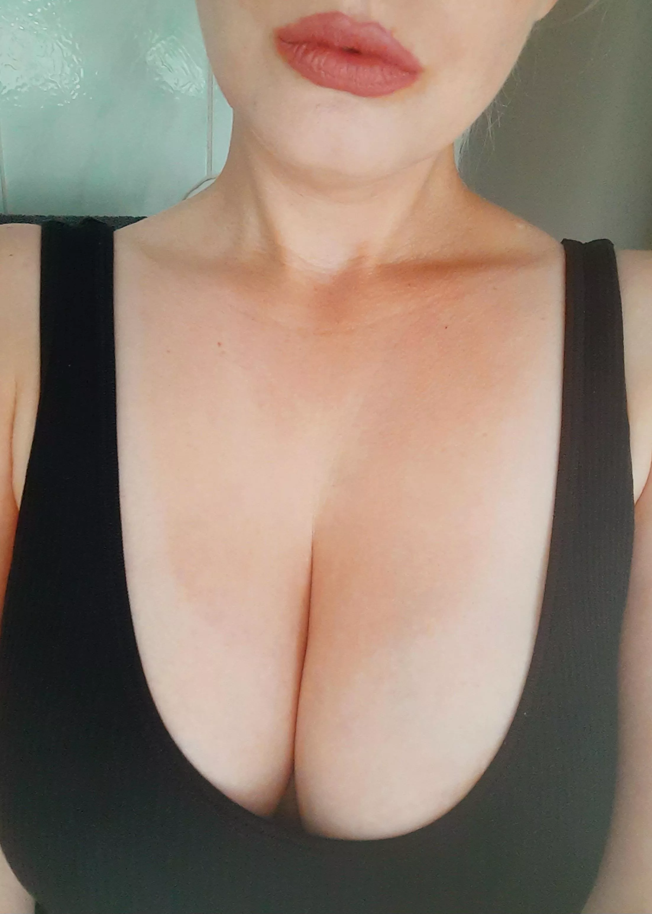 Season opener [F] posted by leatherstilettos