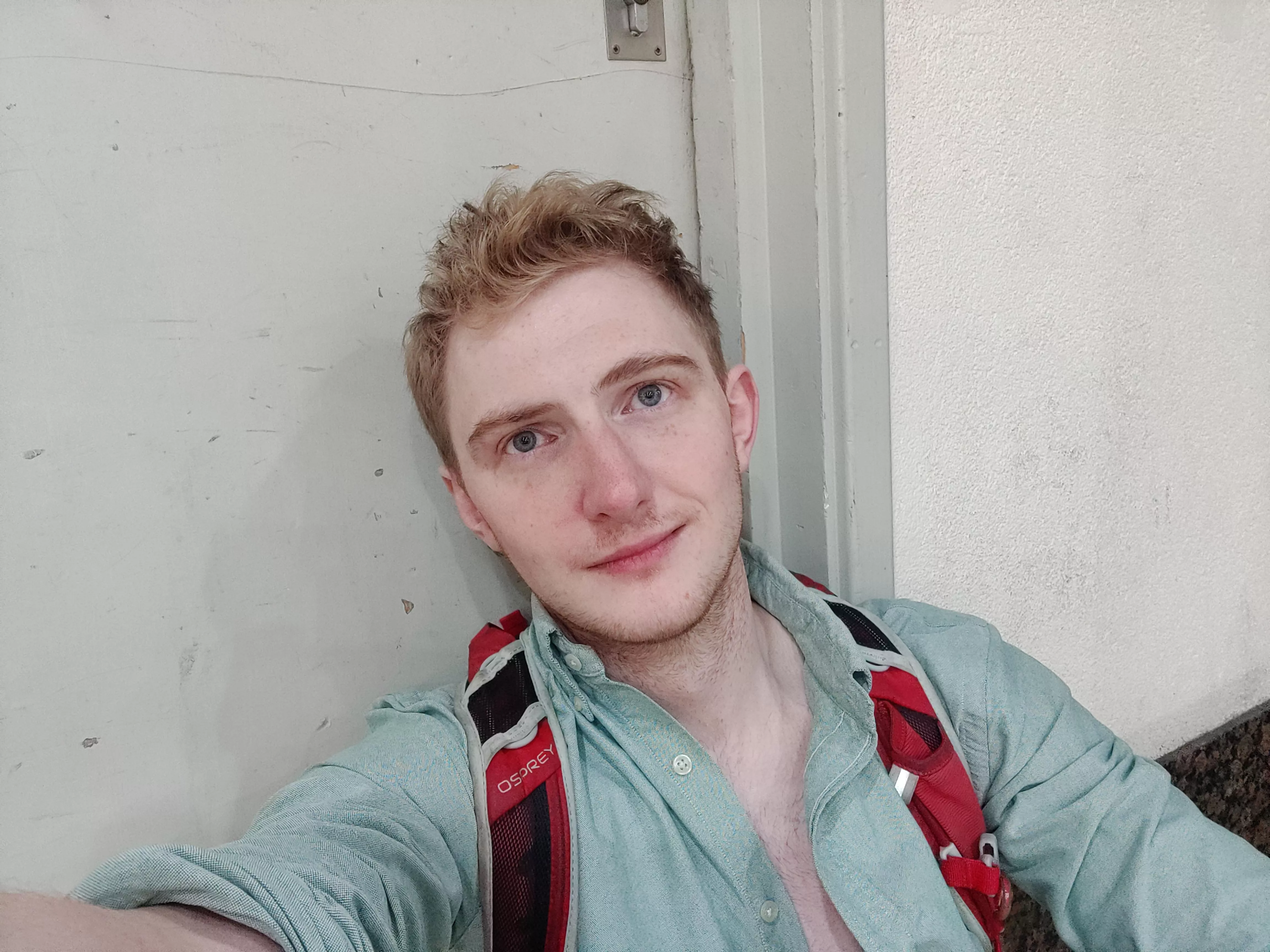 Waiting for a train, keep me company? posted by Atomlad360