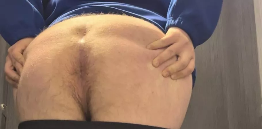 Who wants to come worship me at work 🤔🤗😋 posted by Ok-Cartographer6796