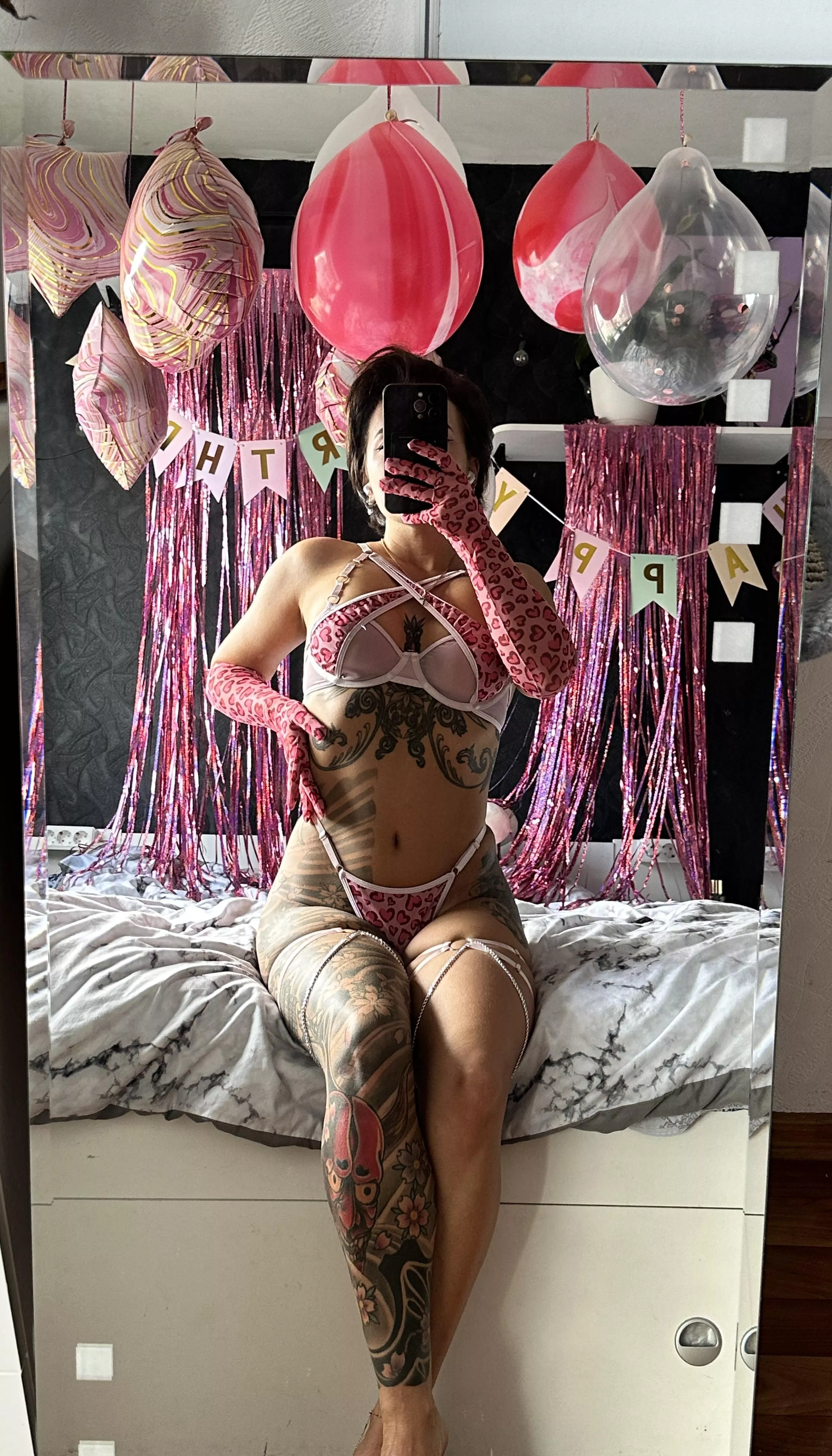 Worship my thighs and let them be your ultimate desire posted by Uncosenya