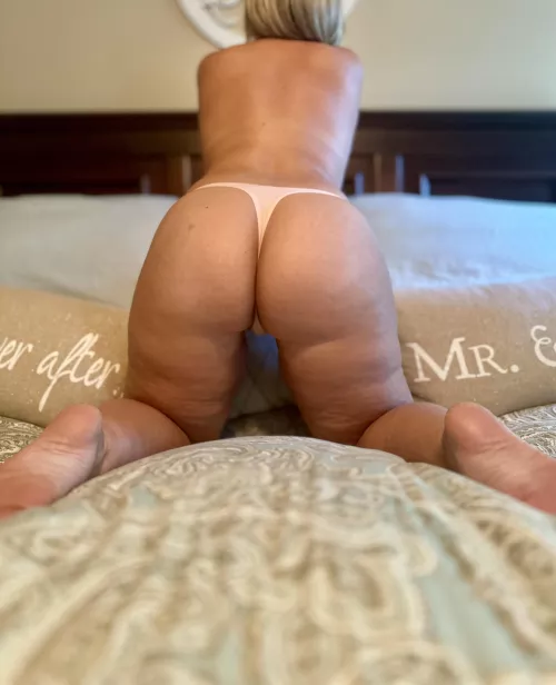 Are you a fan of all my curves  by naughtywife_26