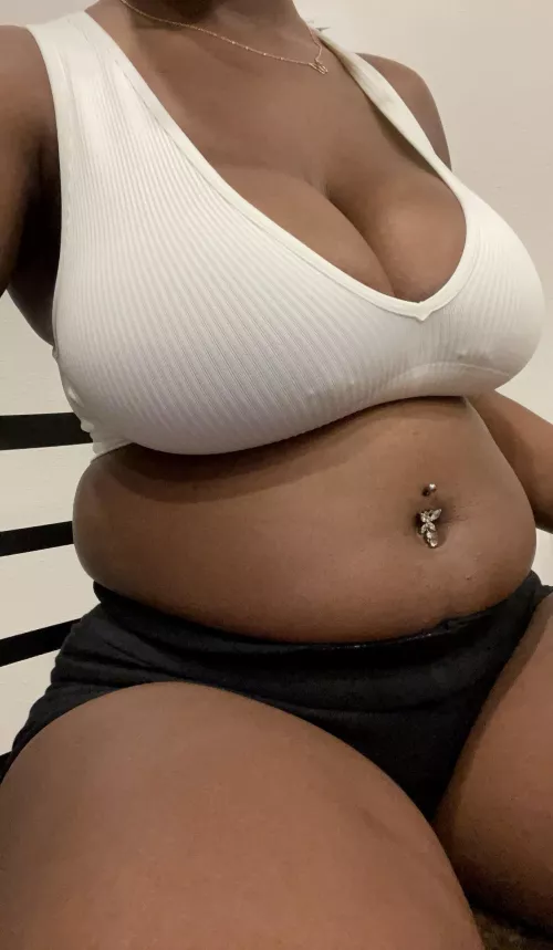 Growing girl  by Lovelymochax