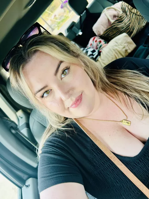 Hi 👋🏻  by spacelush1