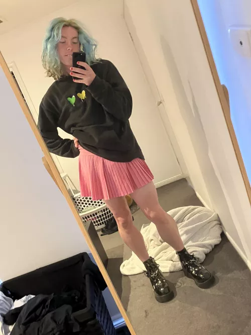 I’m really liking mini skirts atm!  by alexia_femboy