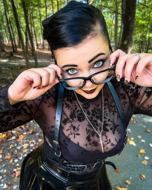 Putting on my peepers by PrincessGothicBean