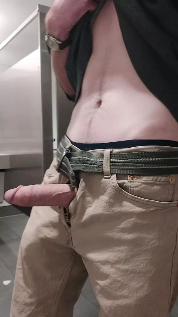 Throwback ro flashing in the dorm bathroom posted by expressivebisexual