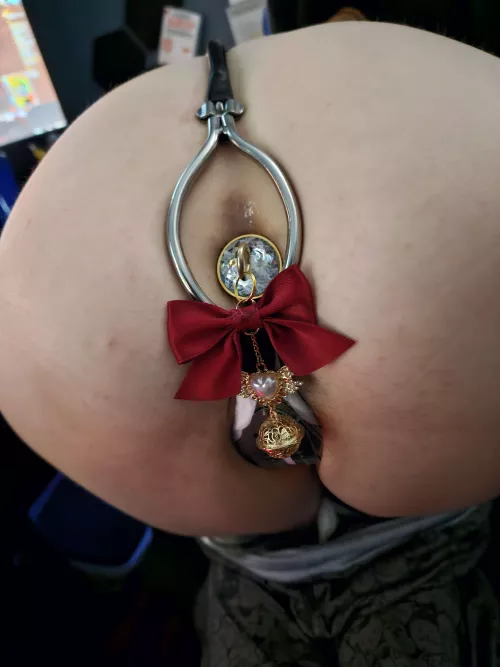 A gift for my master <3 Wrapped up with a bow and all! by Lillithid_