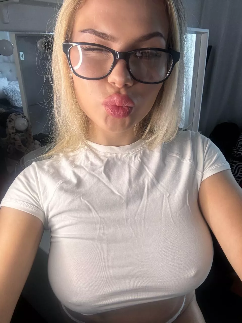 a lovely kiss for you honey  posted by Naomixbby