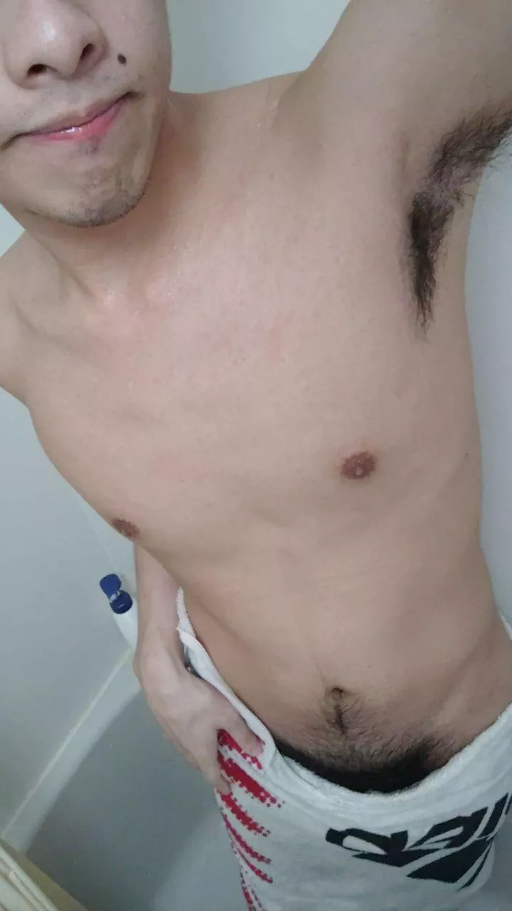 I like a handsome man :) Anyone like rapable short Japanese gay? DM please! posted by structure001
