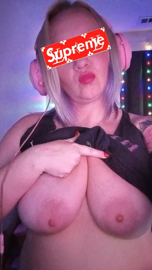 It's my birthday, play with me? 😋 by MsMystery09