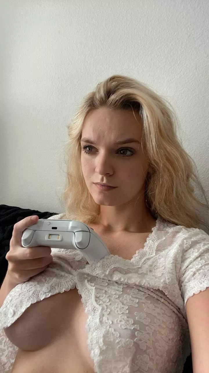 Me trying to decide whether to game or masturbait posted by curvyleila