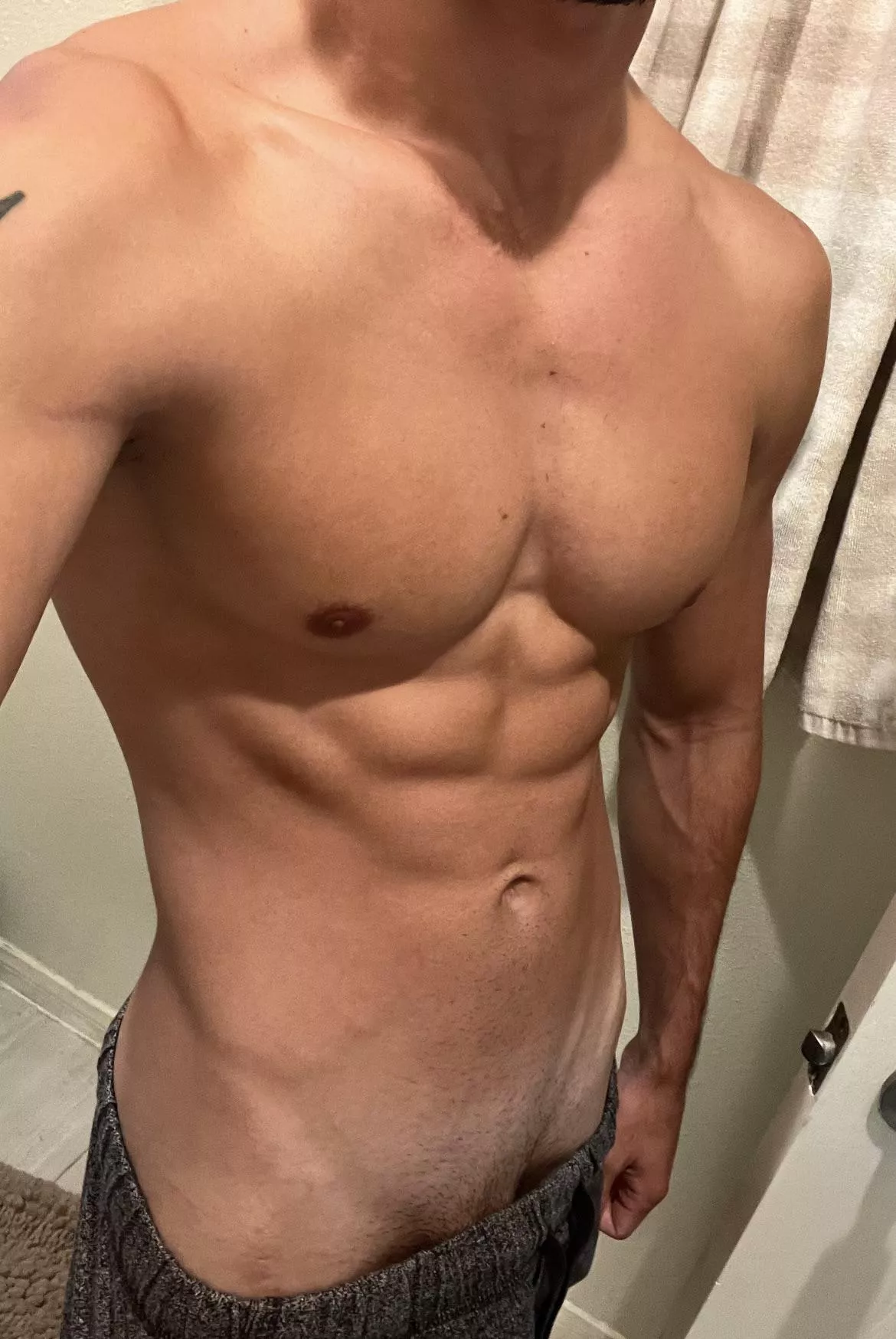 My V line says heyyy ;) posted by TheeGuyDerek