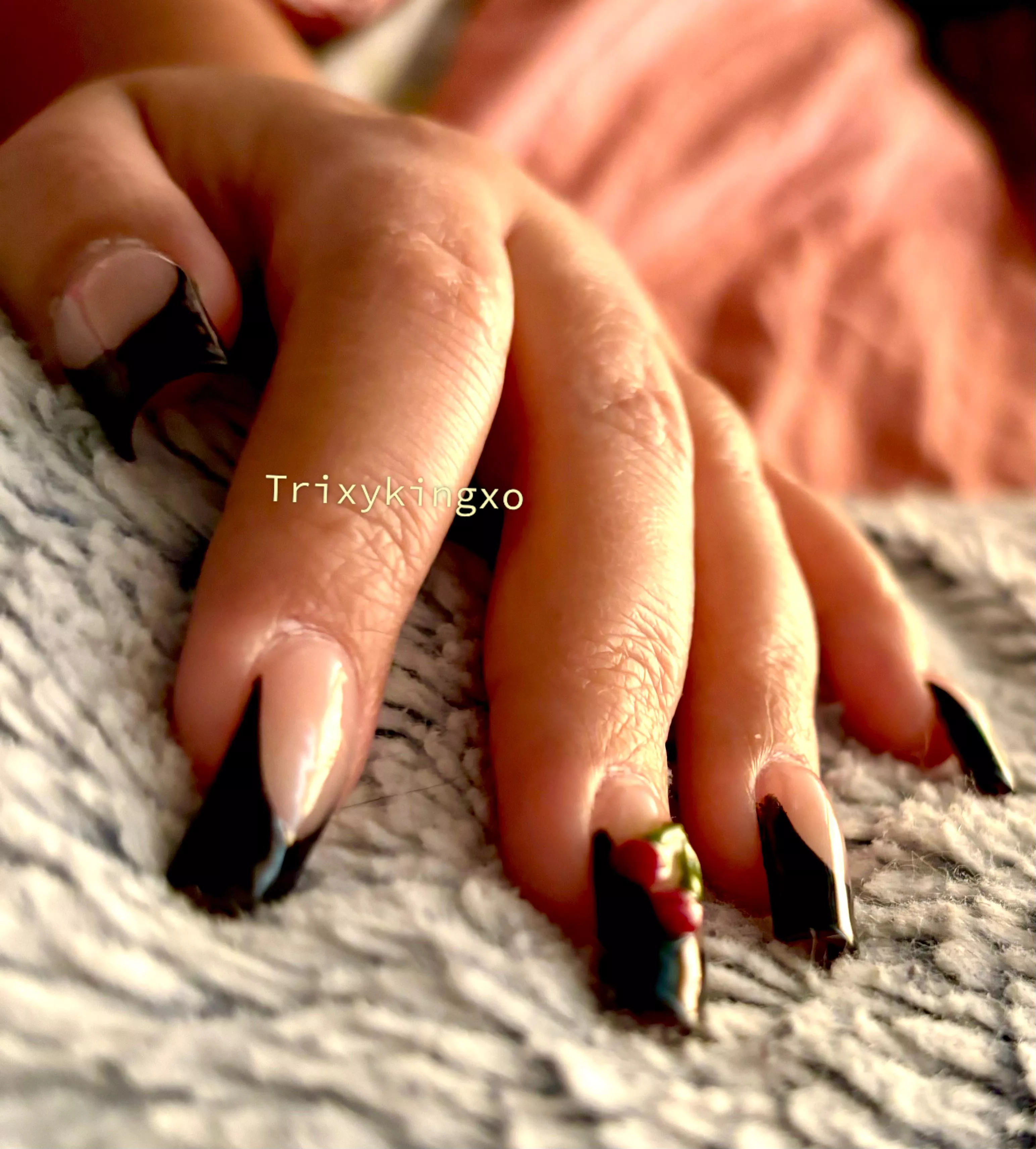 Sexy set posted by TrixyKingxo