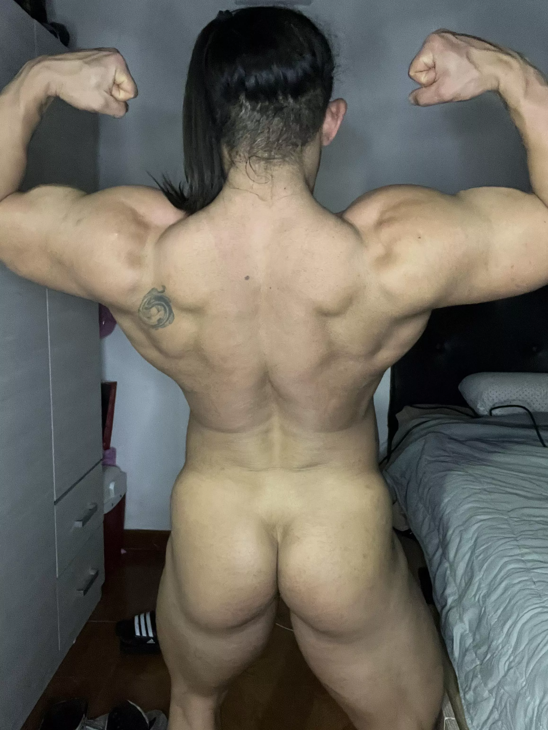 The nigth 💪🏿 posted by Mrmusclegirl