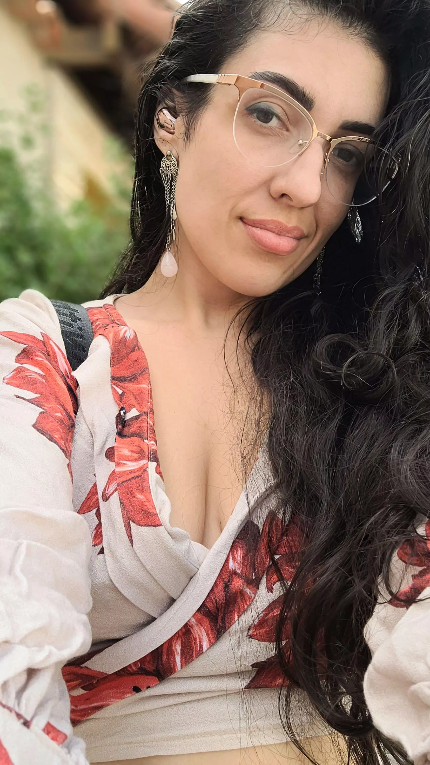 A walk on the mall in a simple outfit. Always braless posted by casal_venomous