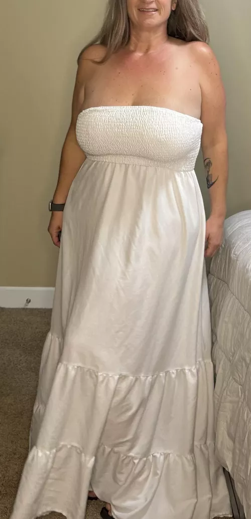 Curvy on both sides by Mskd_Mistress