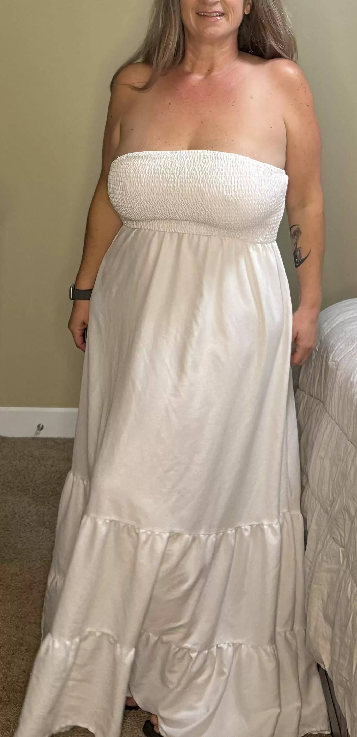 Curvy on both sides posted by Mskd_Mistress