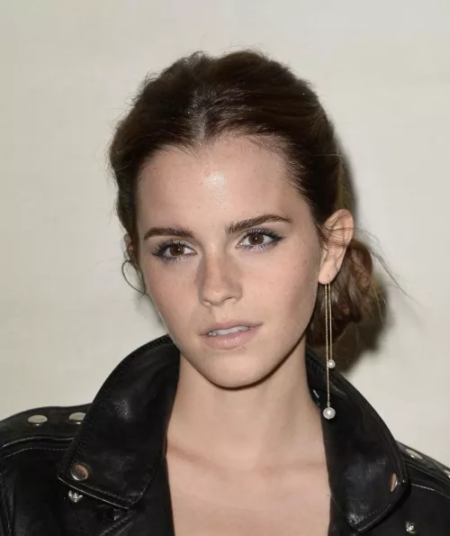 Emma Watson  by Long_oil_